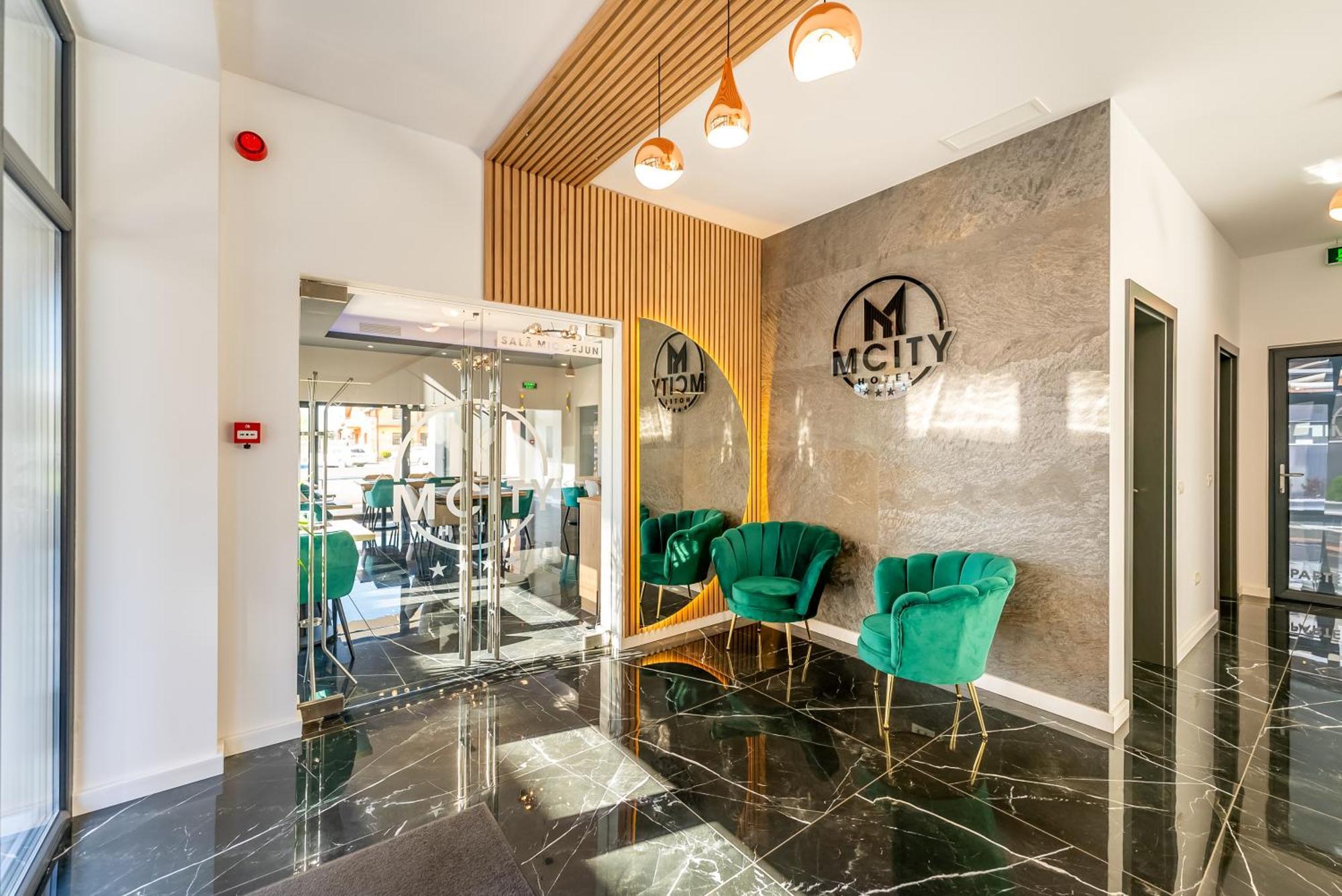 M City Aparthotel Arad Exterior photo